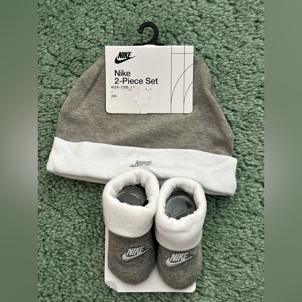 Nike Baby Hat and Booties Set 0-6 month